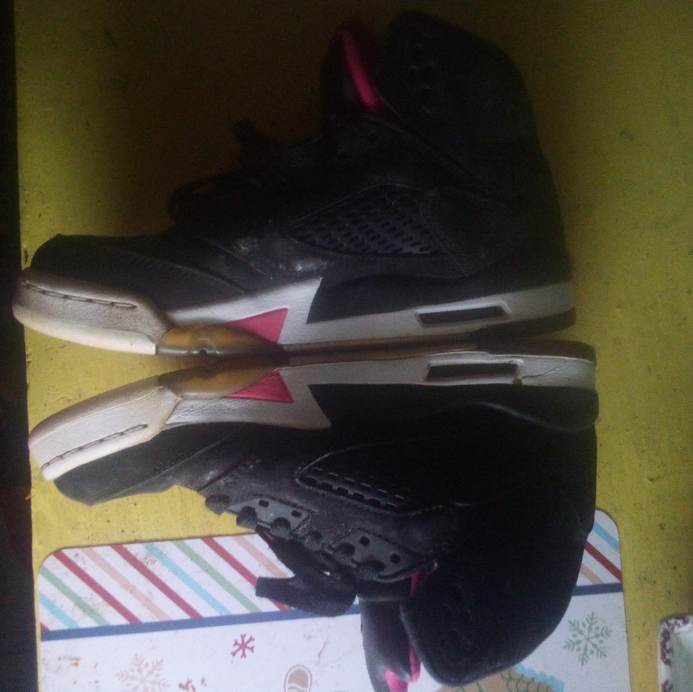 Fire pink Jordans size 6 1/2